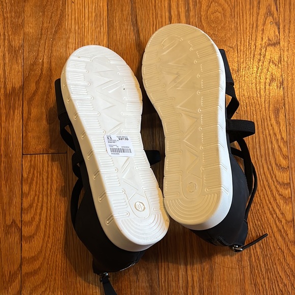 Black platform sandals super comfy with elastic bands - Picture 4 of 4